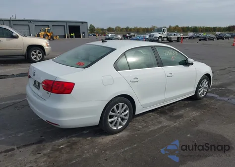 2014 Volkswagen Jetta 1.8T Se z USA, uszkodzony, nr VIN 3VWD17AJ1EM336613